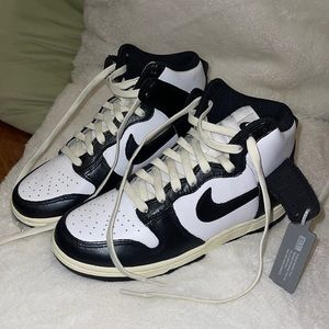 New never worn vintage black nike dunk high size women’s 6.5